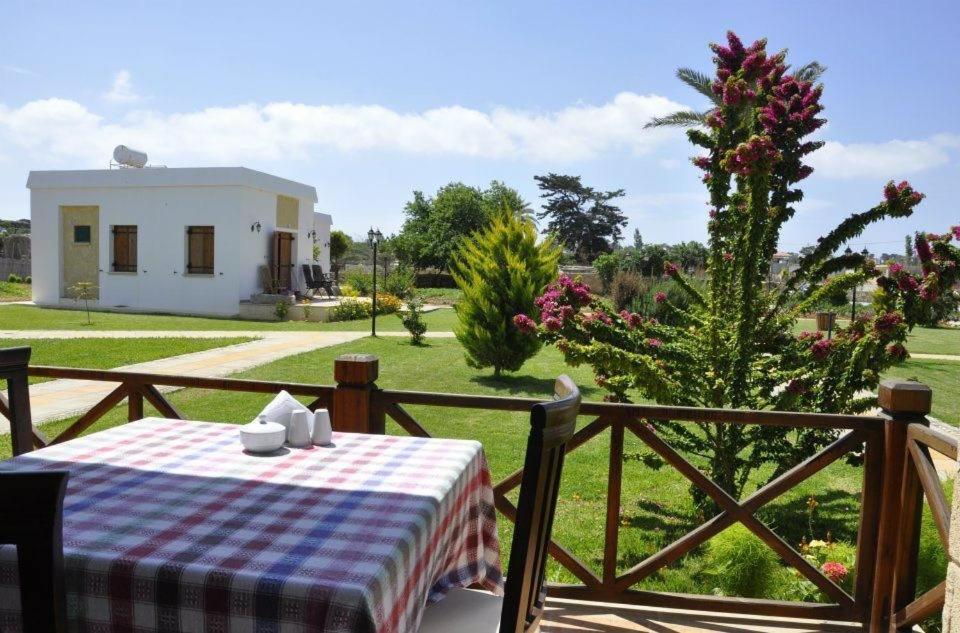 Villa Lembos Hotel Karpaz Rizokarpaso Dış mekan fotoğraf